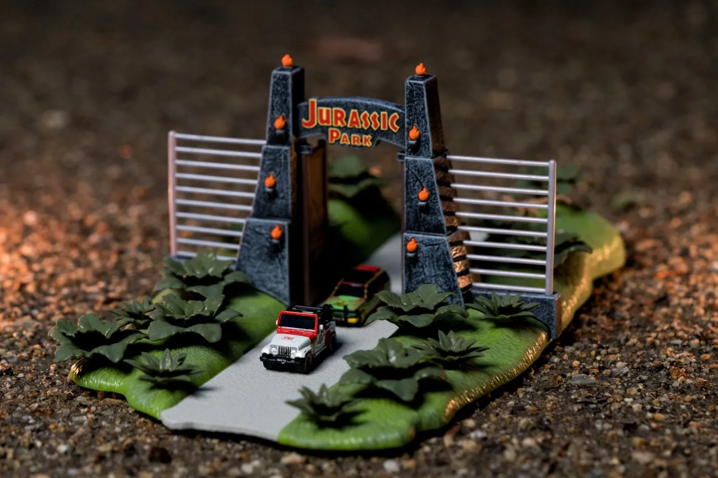 JADA JURASSIC PARK SCENA NANO CU 2 VEHICULE METALICE - imagine 2