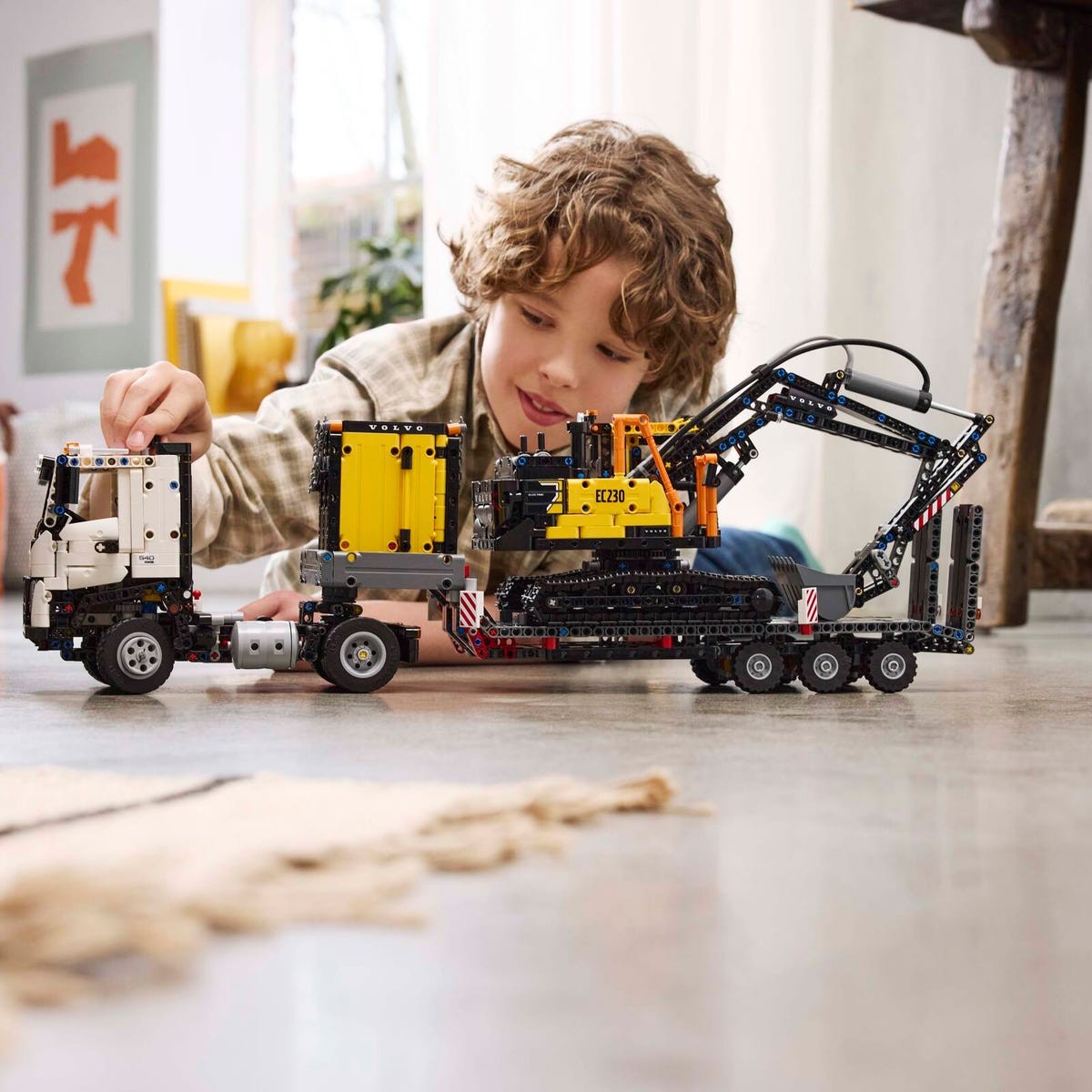 LEGO TECHNIC CAMIONUL FMX ȘI EXCAVATORUL ELECTRIC EC230 DE LA VOLVO 42175 - imagine 4