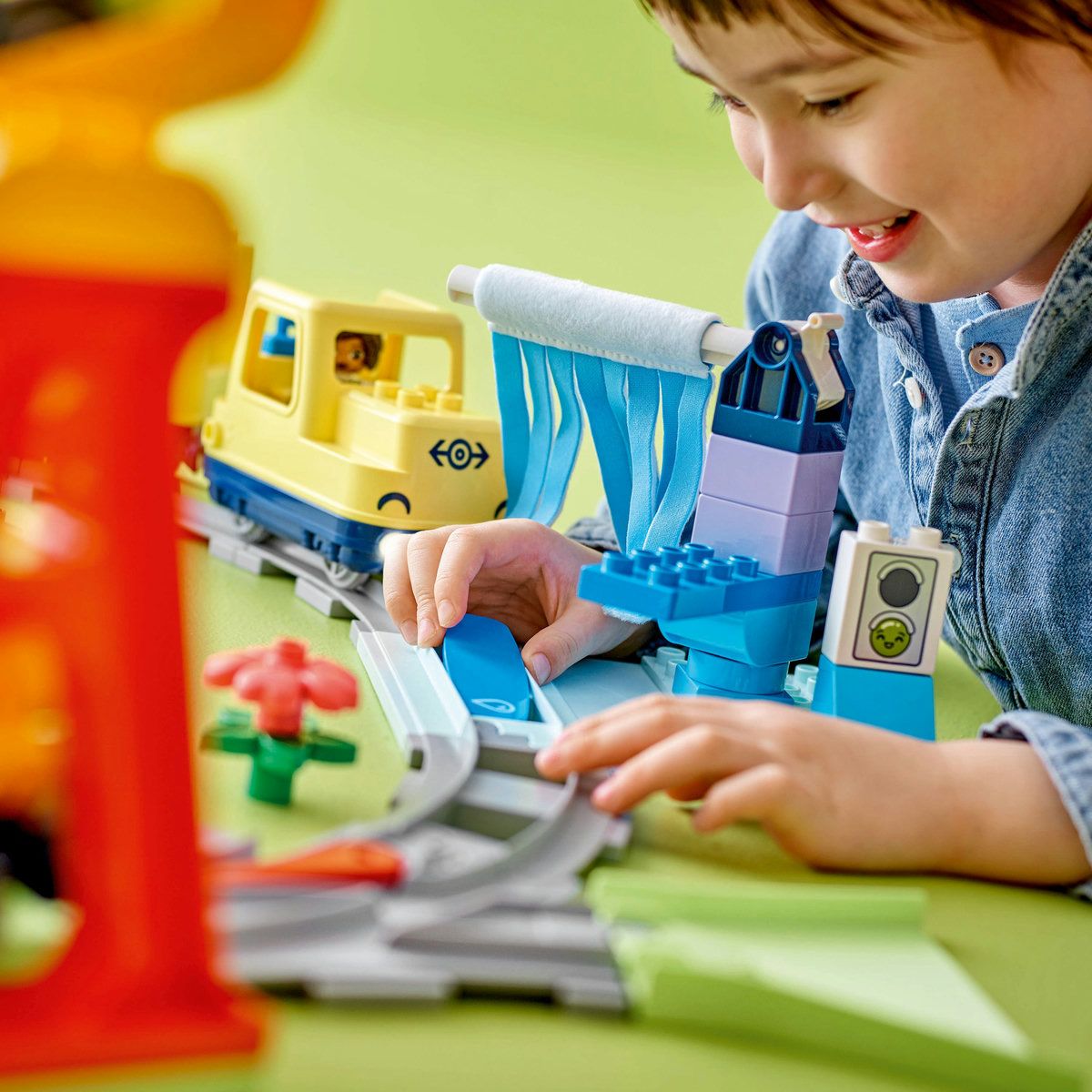 LEGO DUPLO TREN COMUNITAR INTERACTIV 10428 - imagine 4