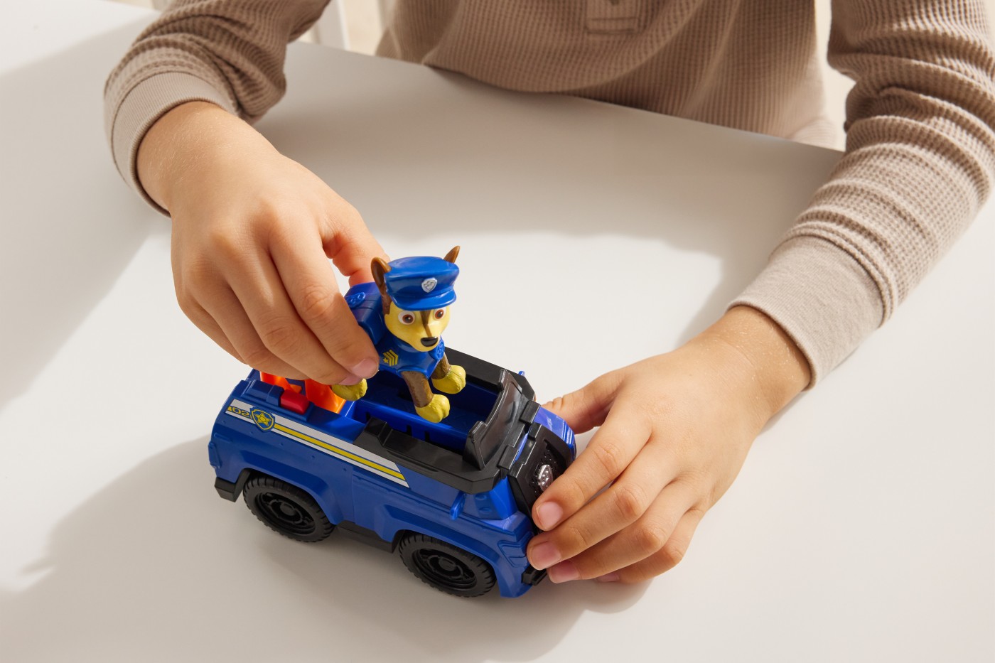 PATRULA CATELUSILOR SET VEHICUL DE BAZA PATROL CRUISER SI FIGURINA CHASE - imagine 4