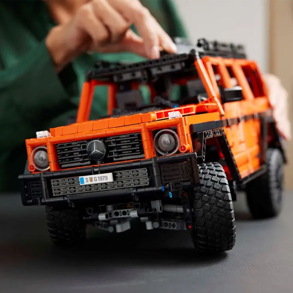 LEGO TECHNIC MERCEDES BENZ G 500 PROFESSIONAL LINE 42177 - imagine 9