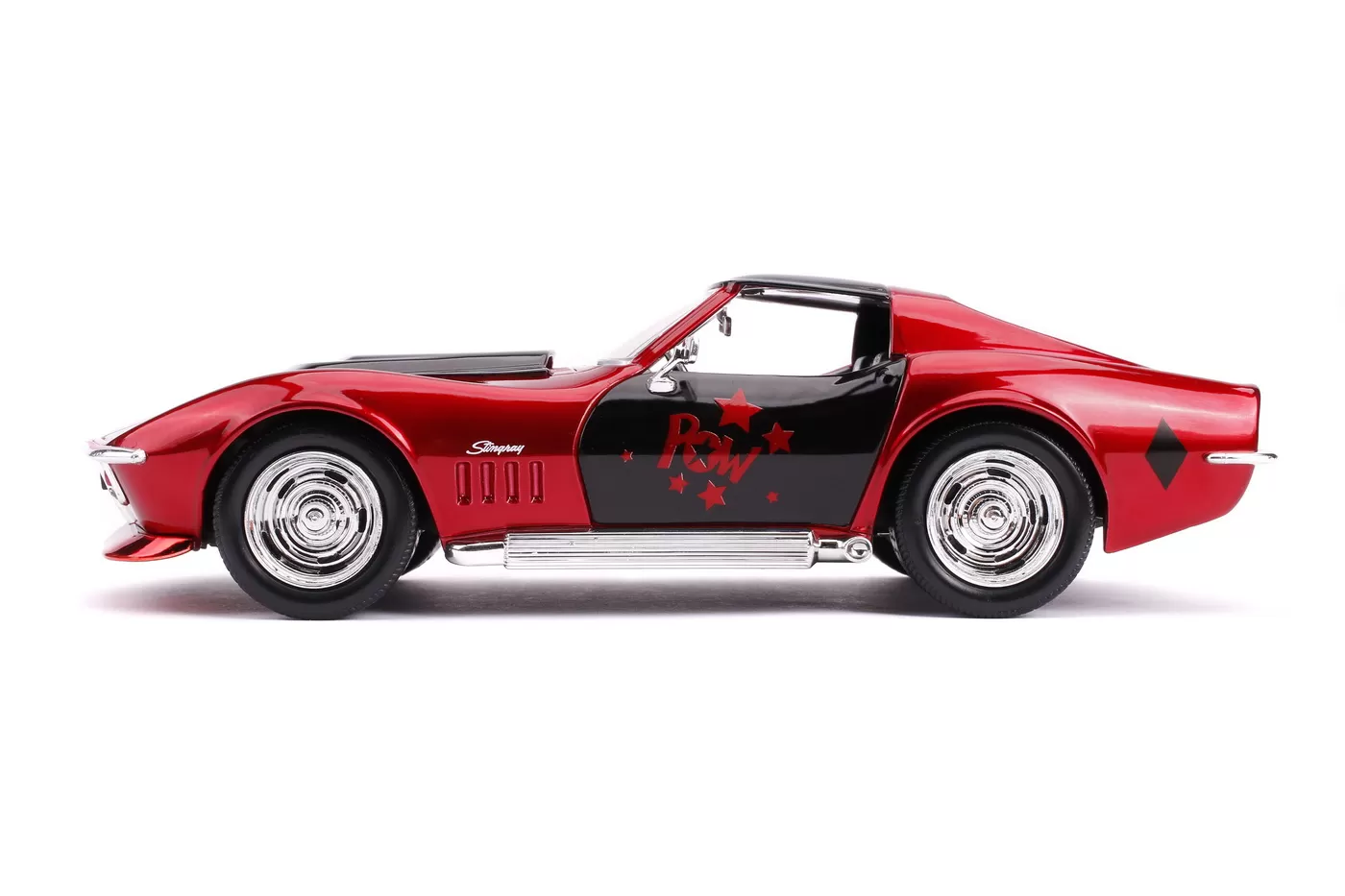 MASINUTA DIN METAL HARLEY QUINN 1969 CHEVY CORVETTE SCARA 1:24 - imagine 6